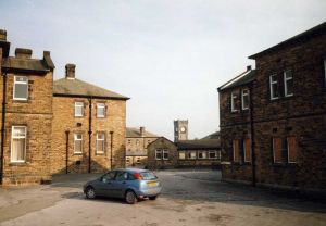 Courtyard between the chronic block on the left and the epileptic block on the right 